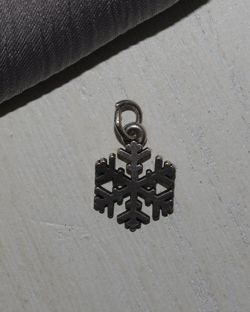 James Avery Sterling Silver Snow Crystal Charm 1.4G / 0.7in